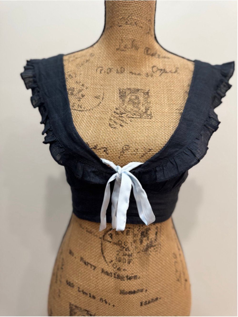 Kimchi Blue UO Blossom Blouse Ruffle Crop Top Ribbon Tie XS Dark Coquette